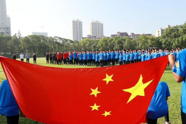 救援受困的小恐龙