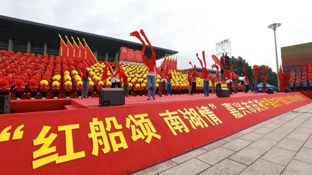 几千张照片选出35张,摄影师谈肖战《叁拾》幕后