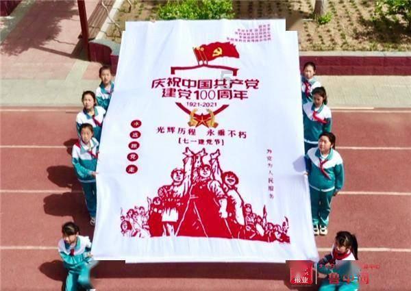 逃离残破的船只
