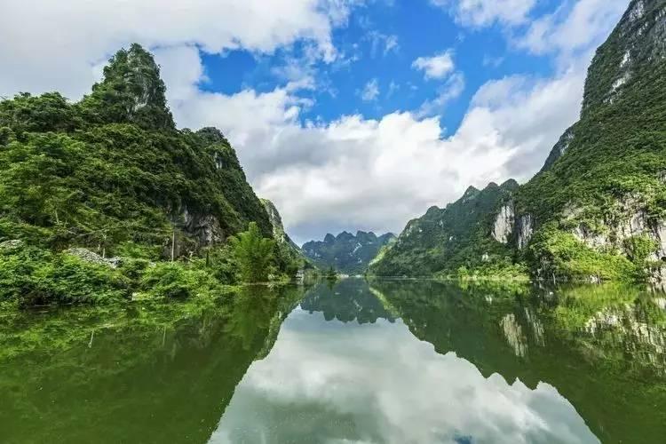 同样是“巨婴”,杨锁23岁饿死在家中,刘思琦为何能够改变命运