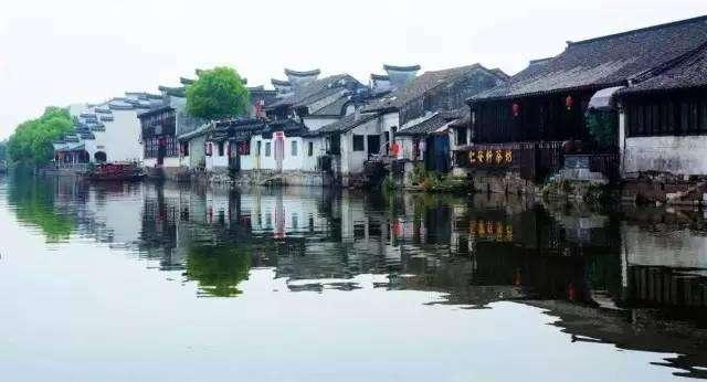 钟楚曦与侯雯元被曝分手后，尴尬合体营业，双方互动透着距离感
