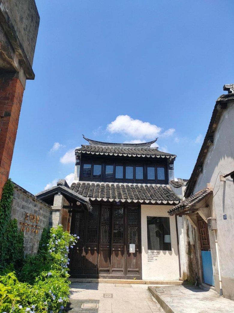 网传苏州一寺庙住持“喜提”奔驰,主管部门:不实信息