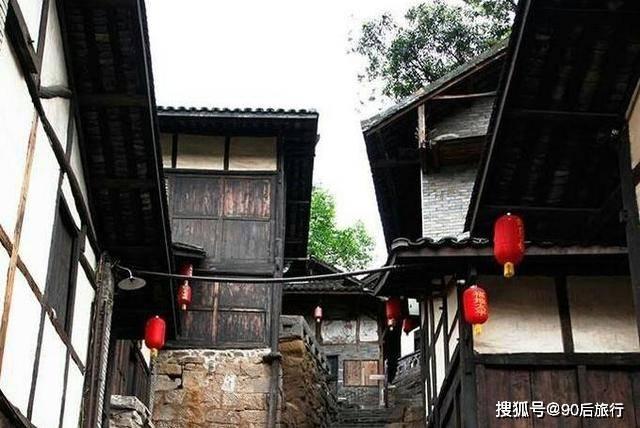 时尚拼接牛仔裤